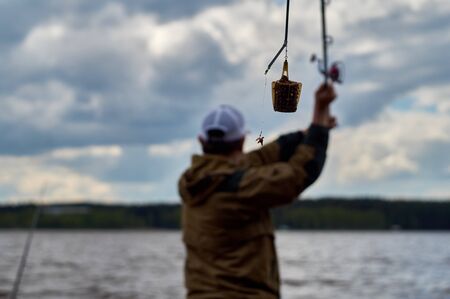 進階飛蠅釣技術：如何誘魚、提竿與操控魚線